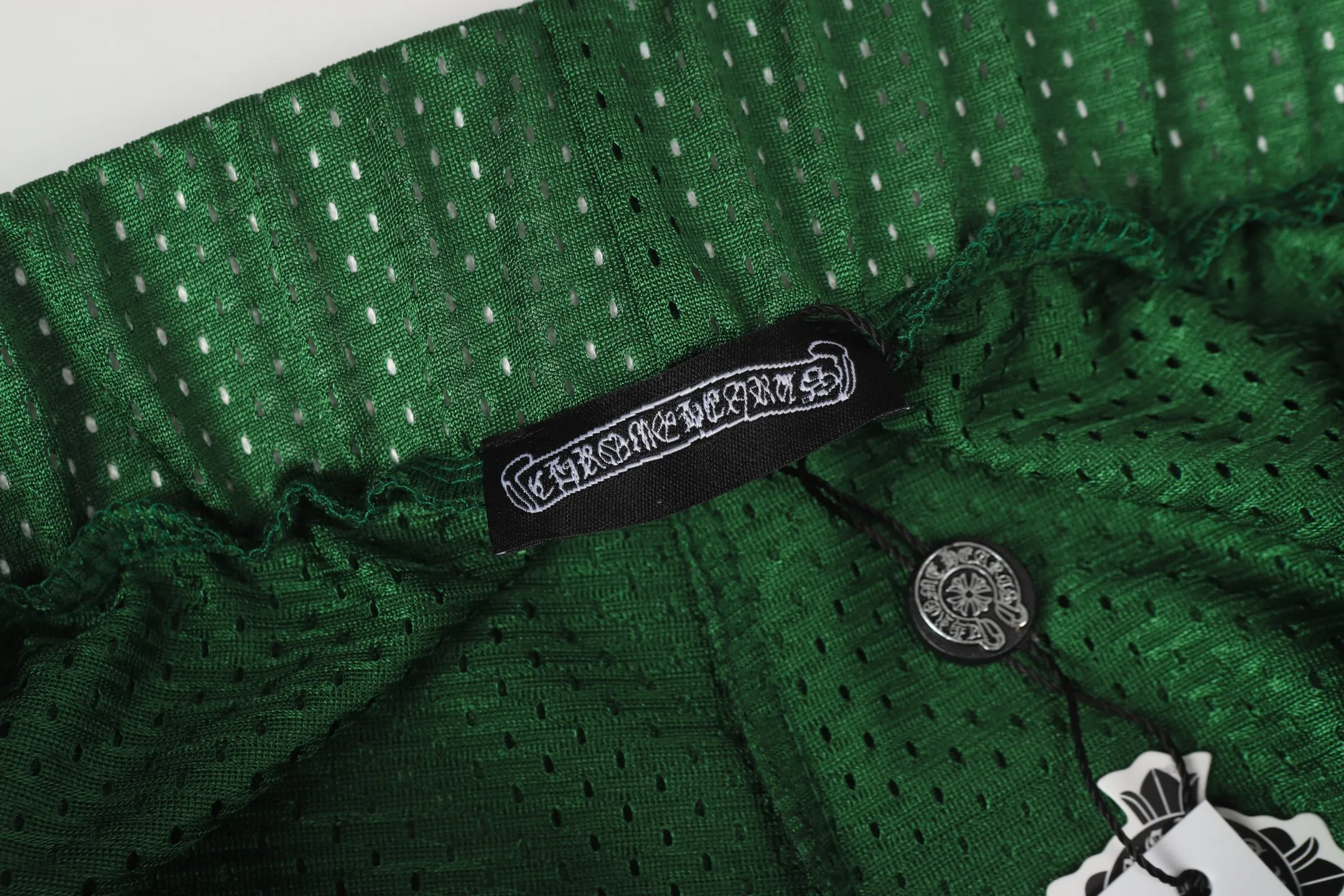 P160 Chrome Hearts CH Chrome Hearts popular Sanskrit printed mesh double-layer ice hockey jersey sports suit. Uses direct injection imported machine printing. Hardware accessories are all ground and customized. Correct configuration. Black 2025 Chrome Hearts authentic packaging. 300 grams of custom-made dyed mesh. Large version. Loose and stylish. Different from lower versions. Slim and long version with upper body and hip stretch. 100% commitment: top quality. Not fast food. The highest version on the market. Top quality - different from ordinary versions on the market. If you care about quality, you should also respect the price. Absolutely 0 after-sales service and 0 return rate so far. It’s hard not to love the style - 300g mesh custom-dyed fabric - Correct high-density main mark, washed tag, hand-sewn